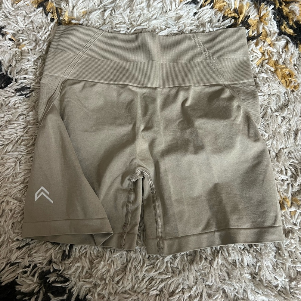 Oner active effortless shorts warm sand